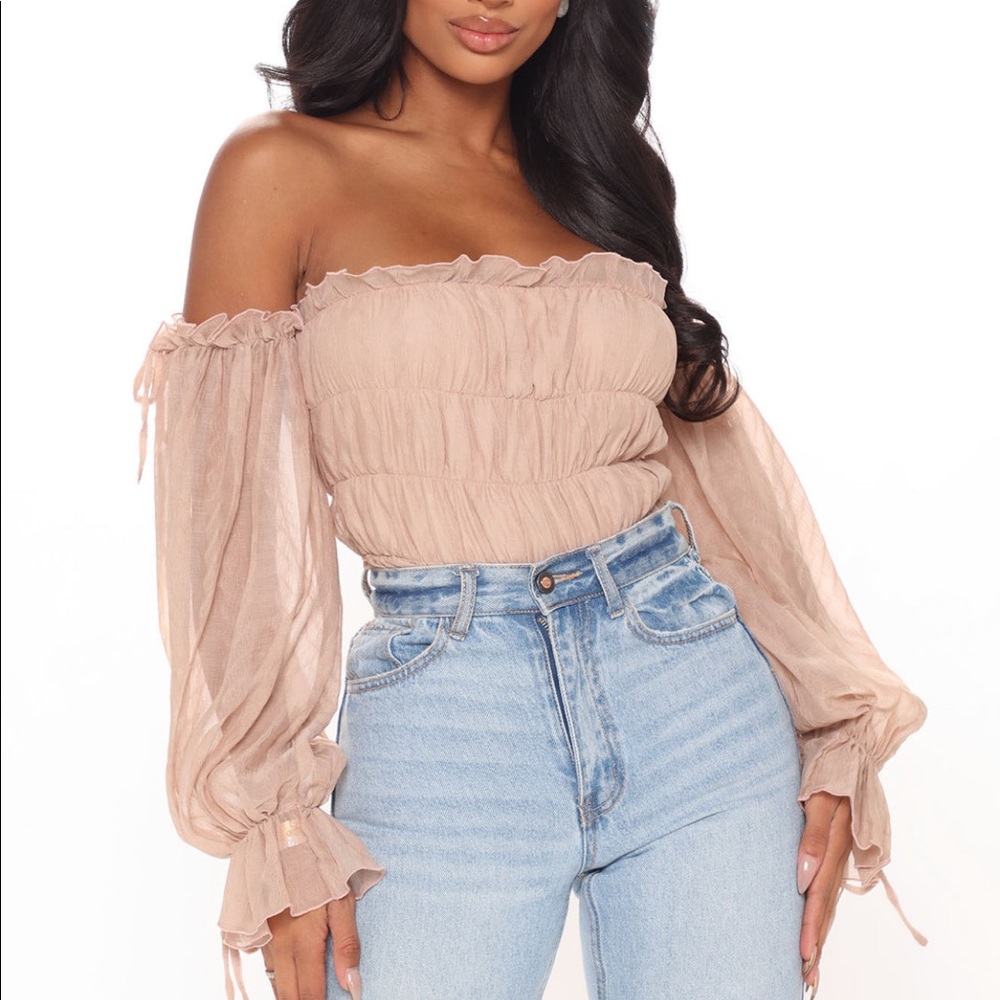Fashion nova NWT off shoulder bodysuit
